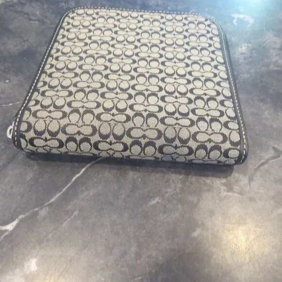 Coach Black & Grey Signature Media Case – 12 Disc Capacity - Rare - (B1) - Picture 4 of 5